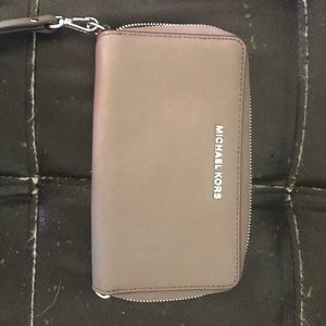 Michael kors zip around wallet